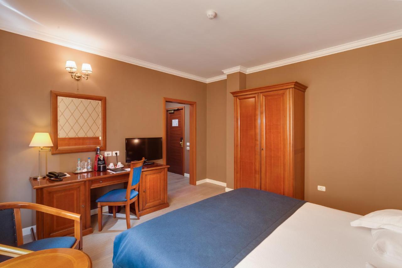 Hotel Opera Plaza Cluj-Napoca Exterior foto
